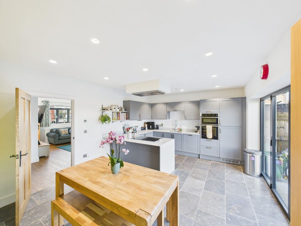 Property photo 3 of 24 4812777