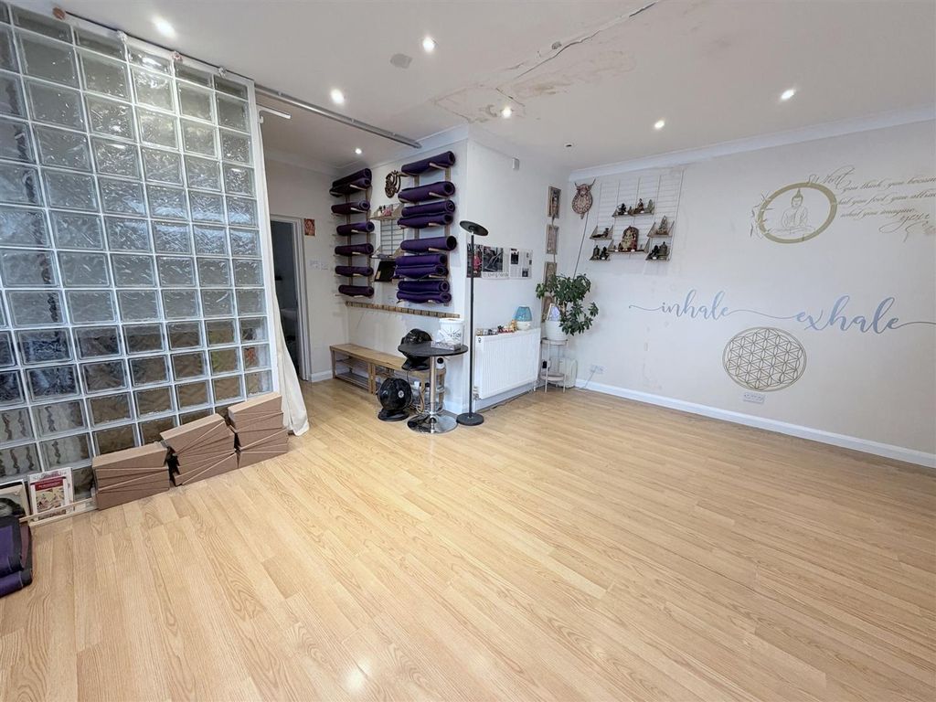 Property photo 3 of 5 High Street Tooting 92 B Images Of The Property