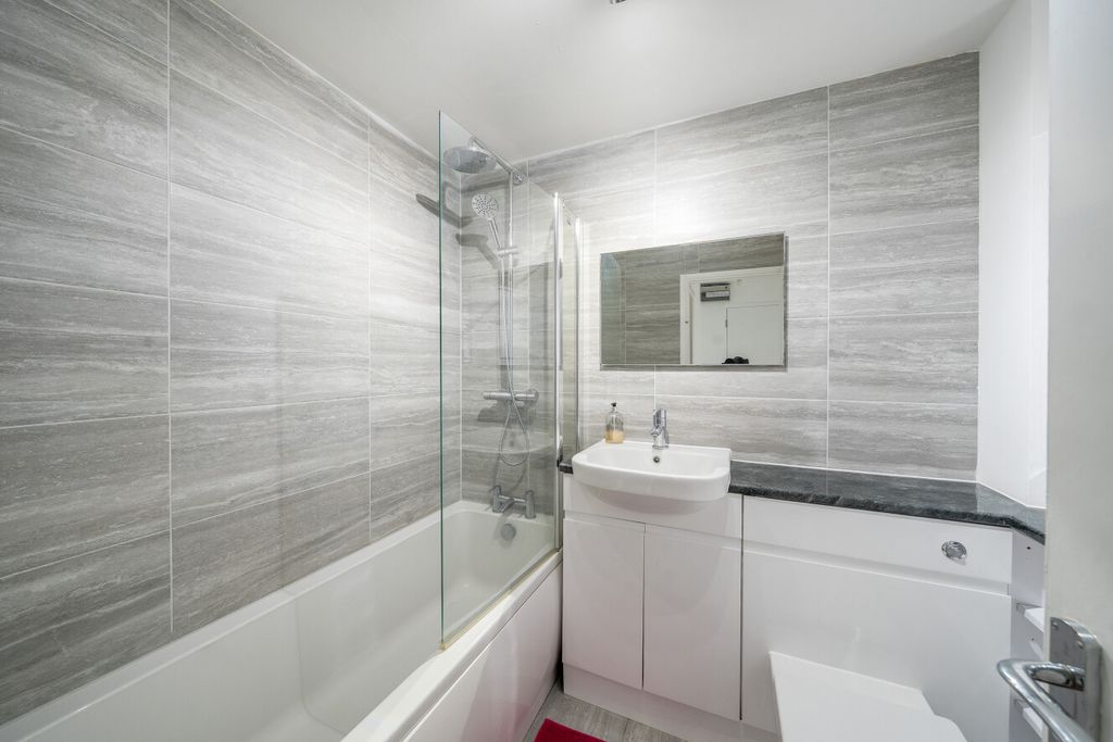 Property photo 3 of 13 1417742-2-6995A0F...