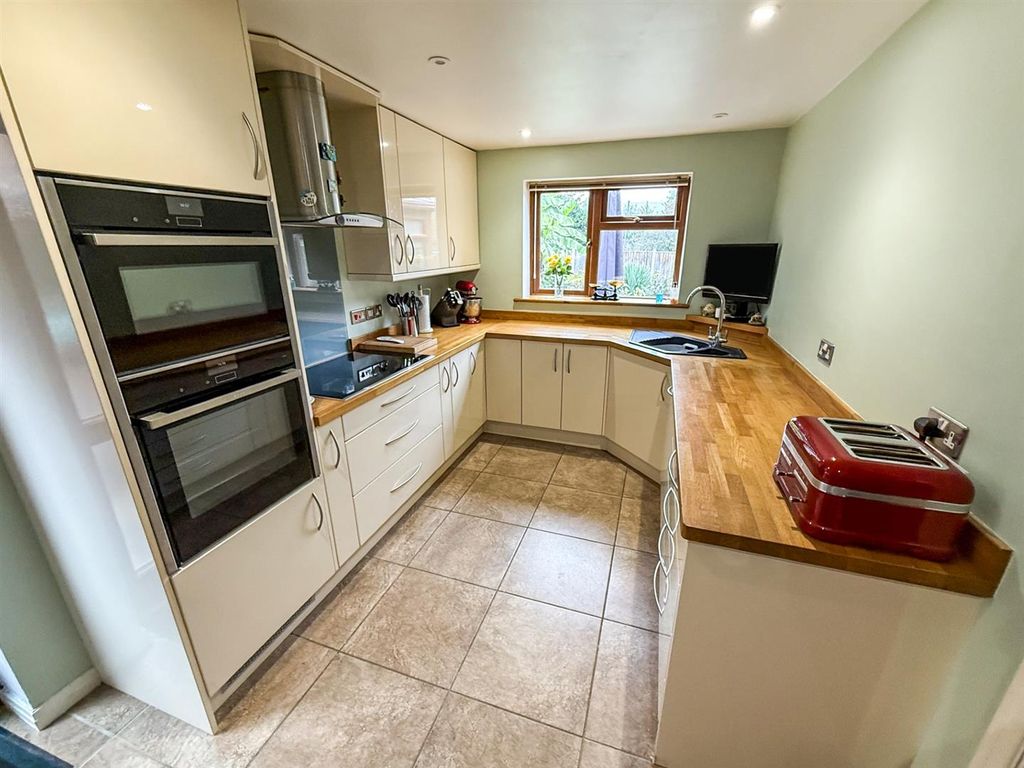 Property photo 3 of 22 Kitchen