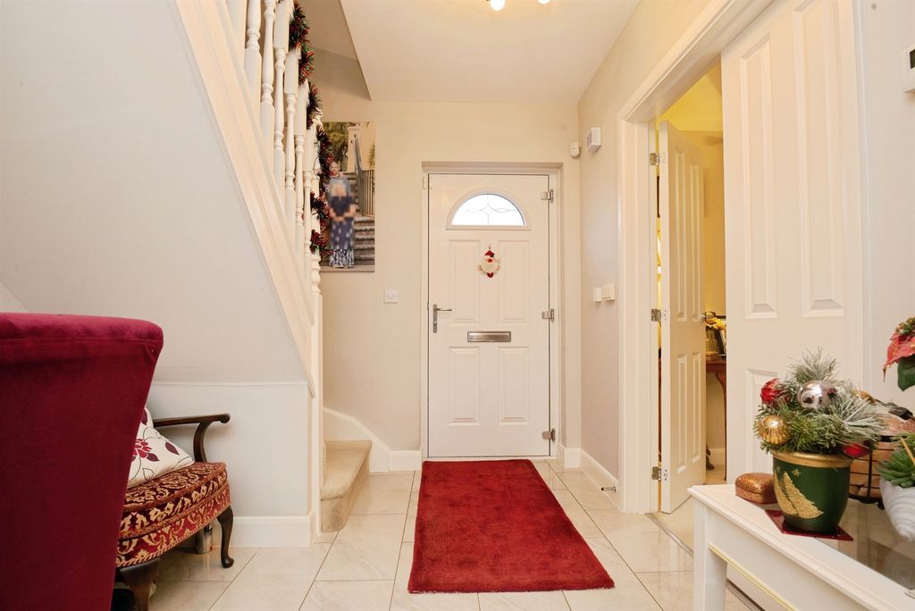 Property photo 2 of 34