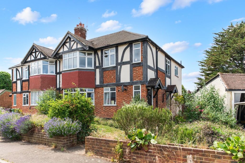 Property photo 1 of 13 The Spinney, (14).Jpg