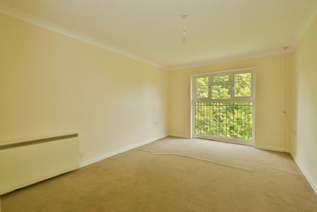 Property photo 2 of 9 Lounge
