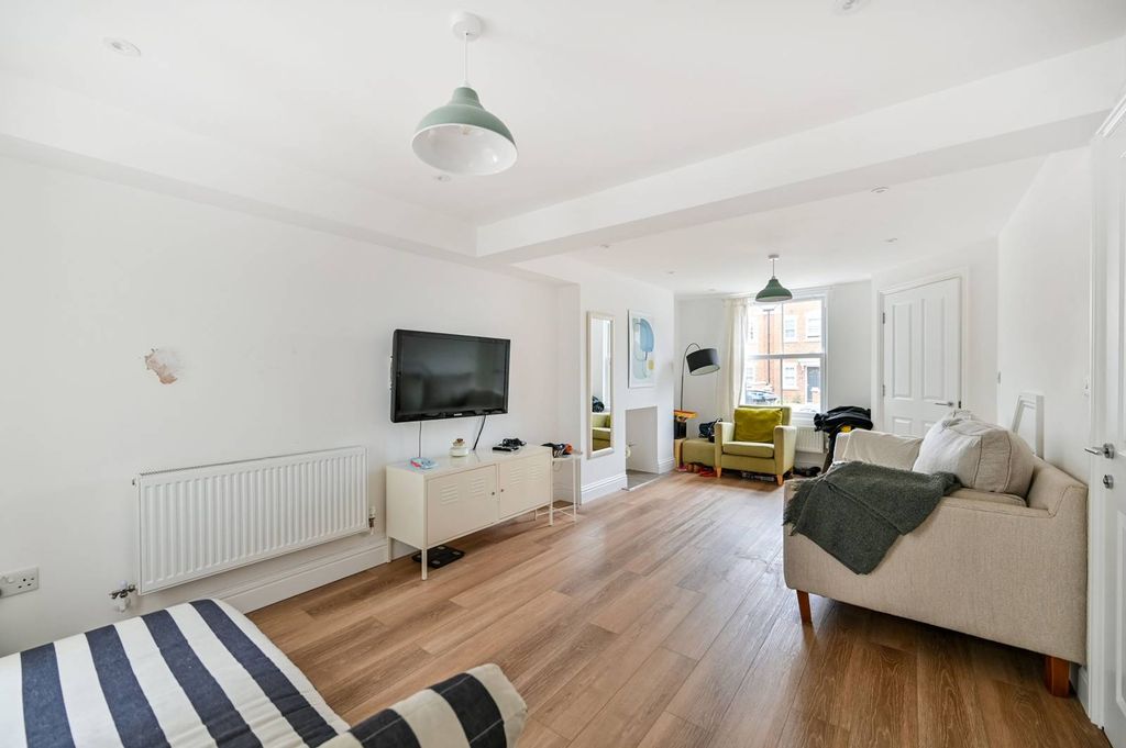 Property photo 3 of 11