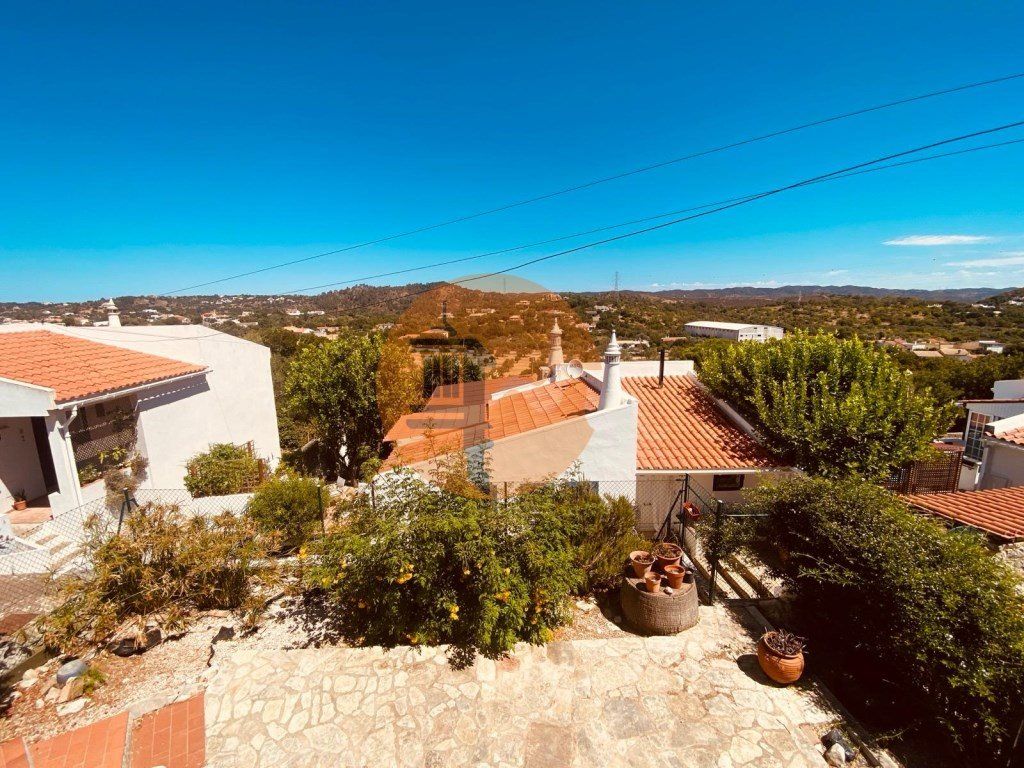 Property photo 2 of 34