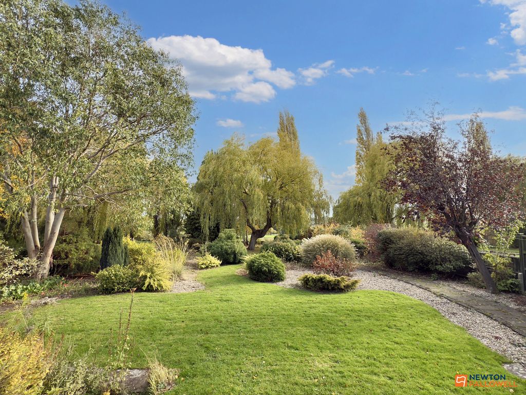 Property photo 2 of 43