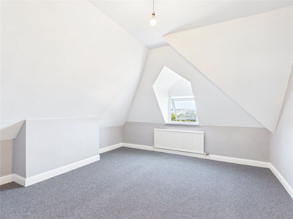 Property photo 2 of 6 Picture No. 12