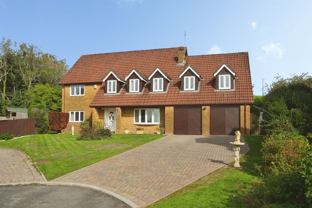 Property photo 1 of 34