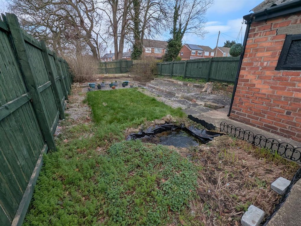 Property photo 3 of 12 Externally