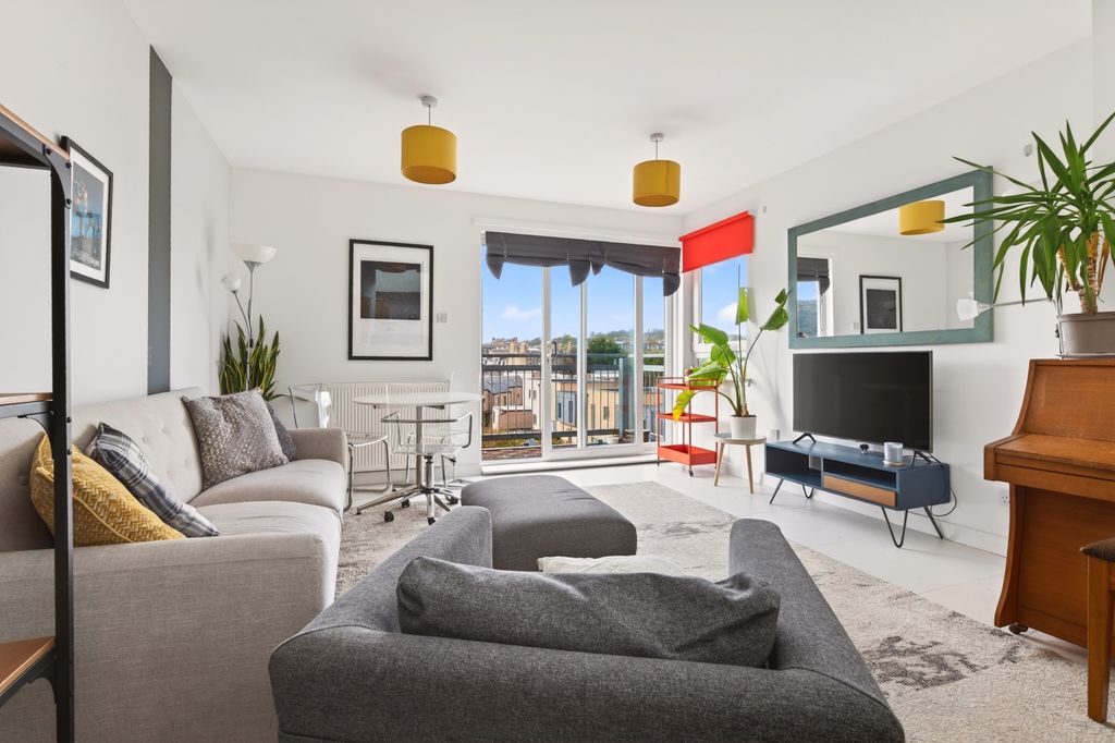 Property photo 2 of 42