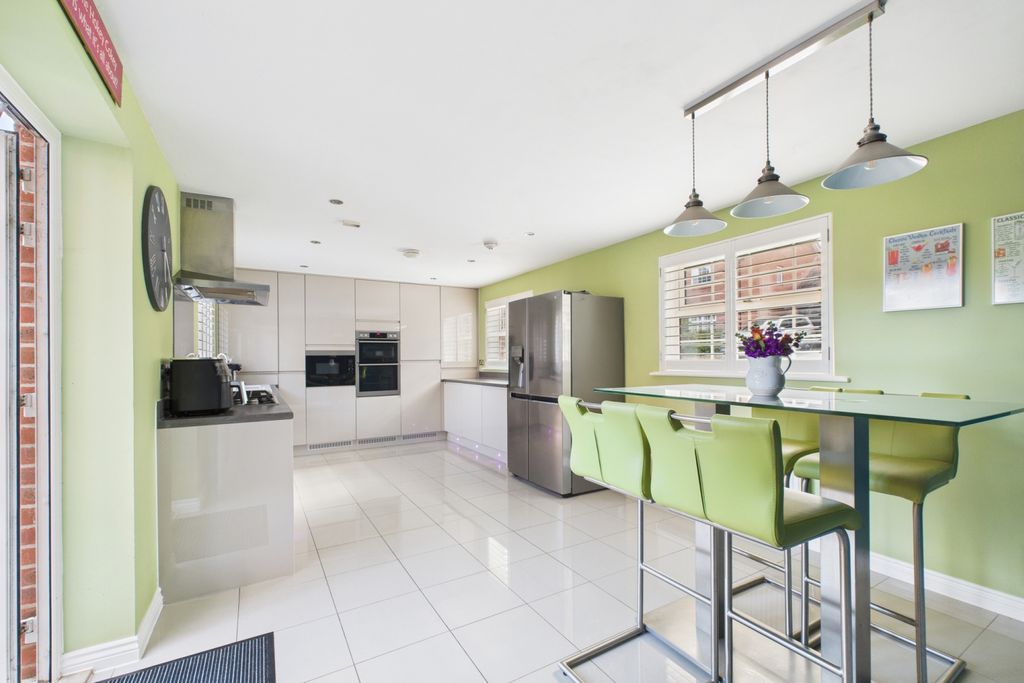 Property photo 3 of 16 Kitchen Diner