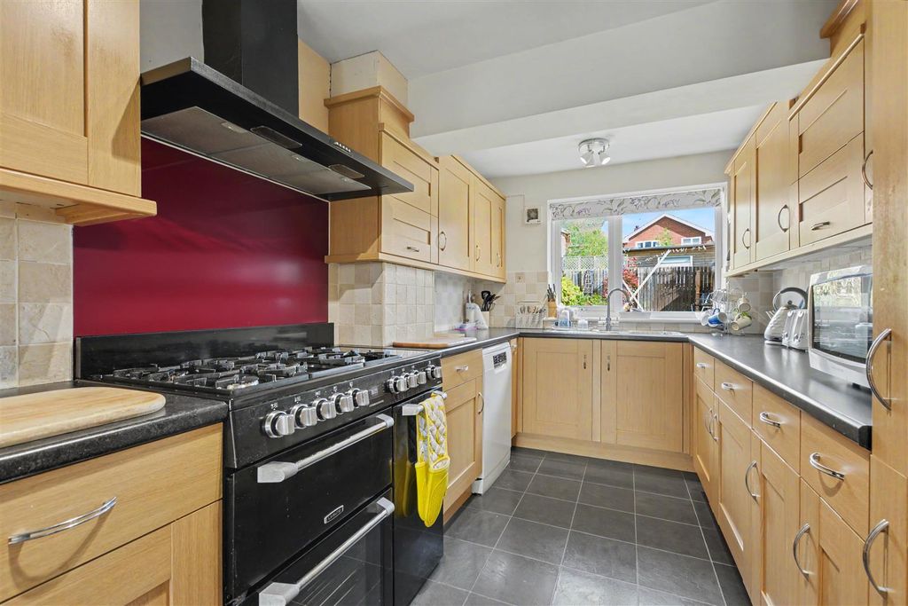 Property photo 3 of 17 Kitchen