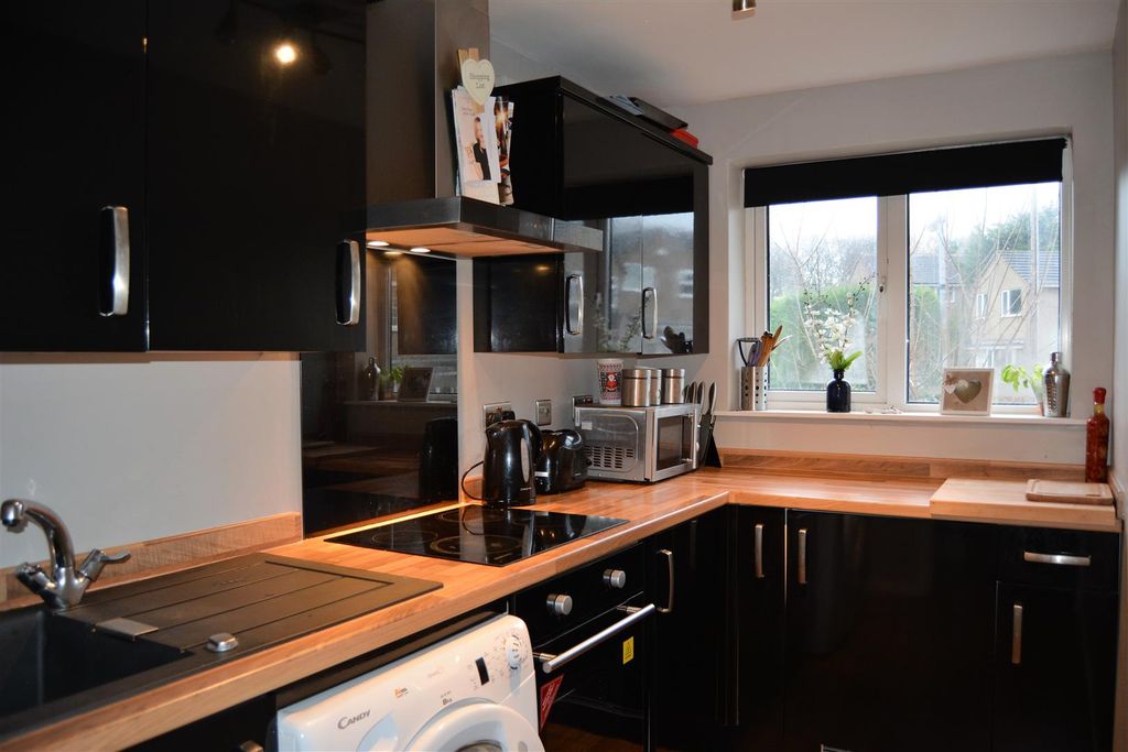 Property photo 1 of 6 Kitchen