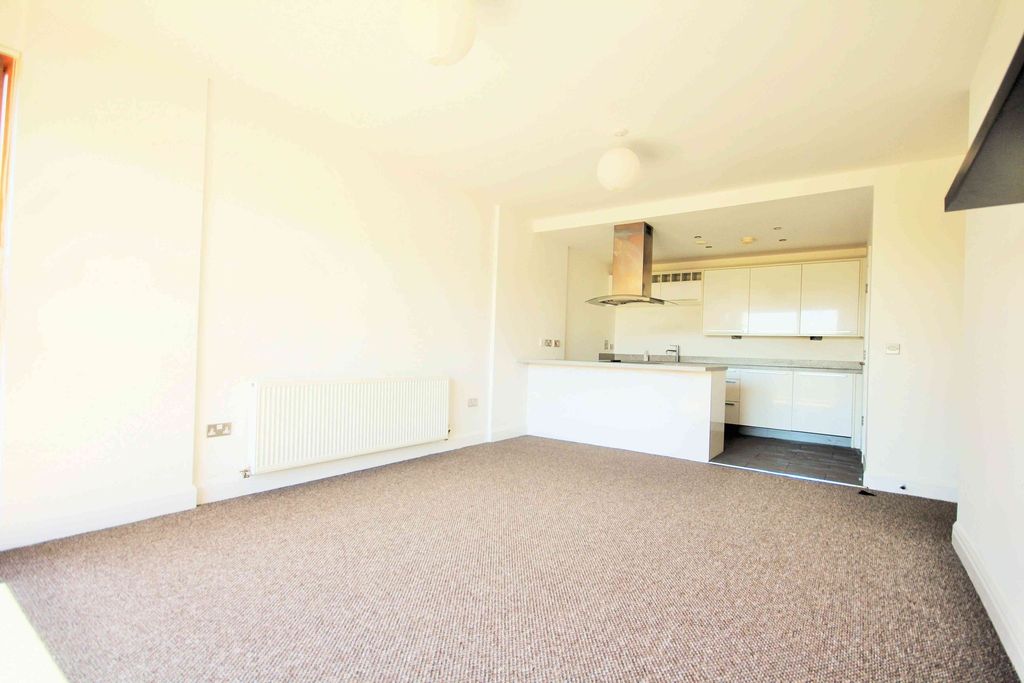 Property photo 3 of 12 Lounge