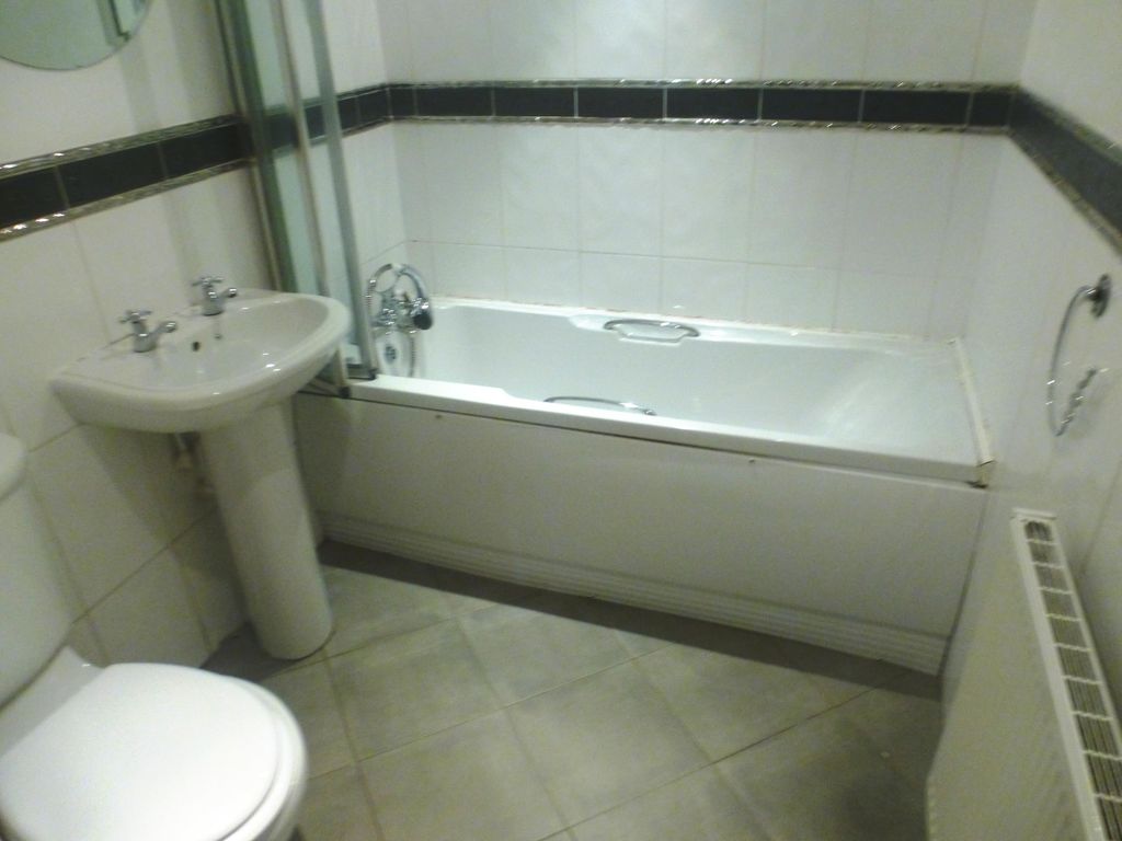 Property photo 3 of 6 Bathroom