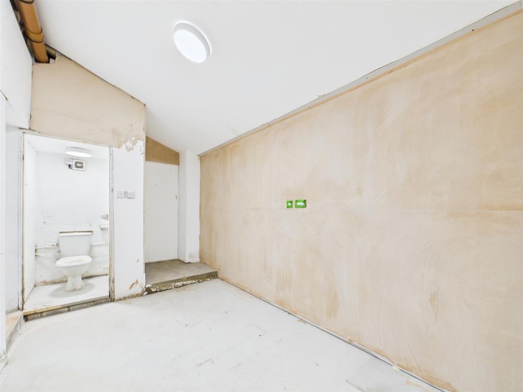 Property photo 3 of 41 Cam03604G0-Pr0131-Still008.Jpg