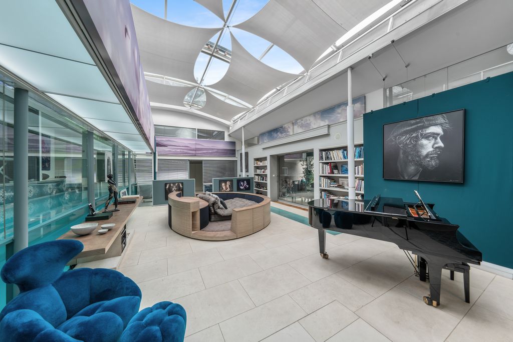 Property photo 3 of 21