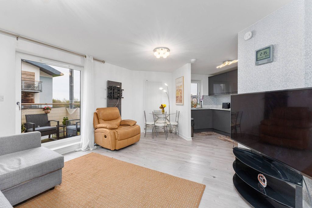 Property photo 2 of 18