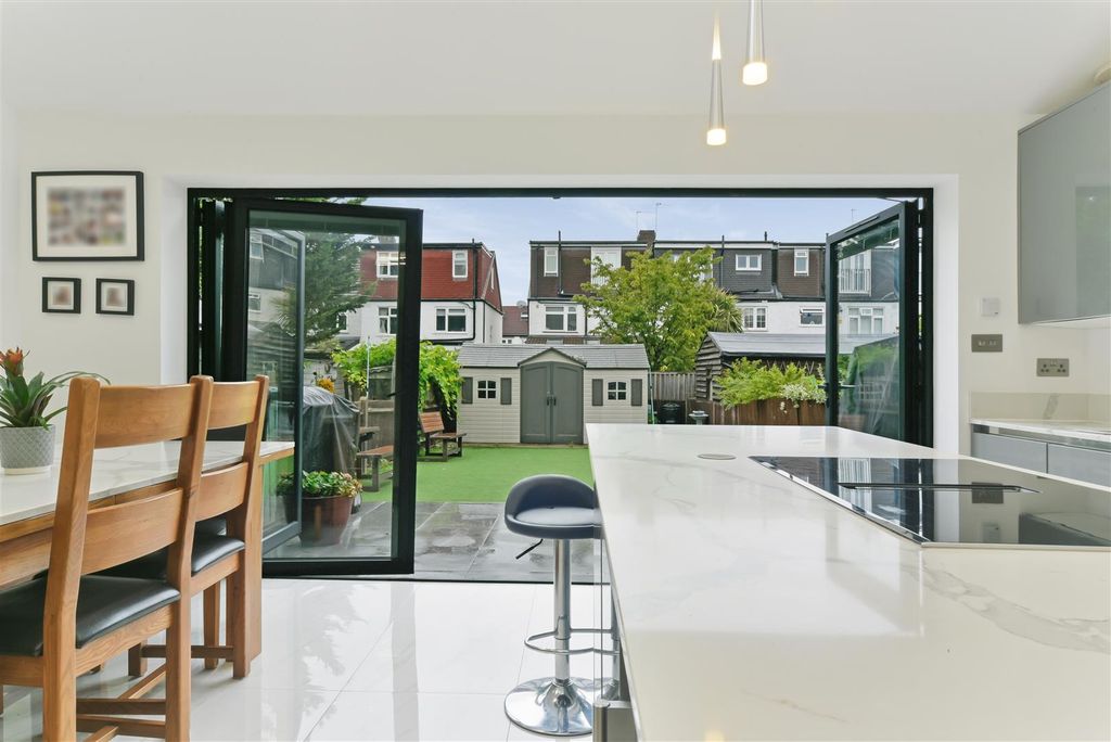 Property photo 3 of 14 Kitchen Island