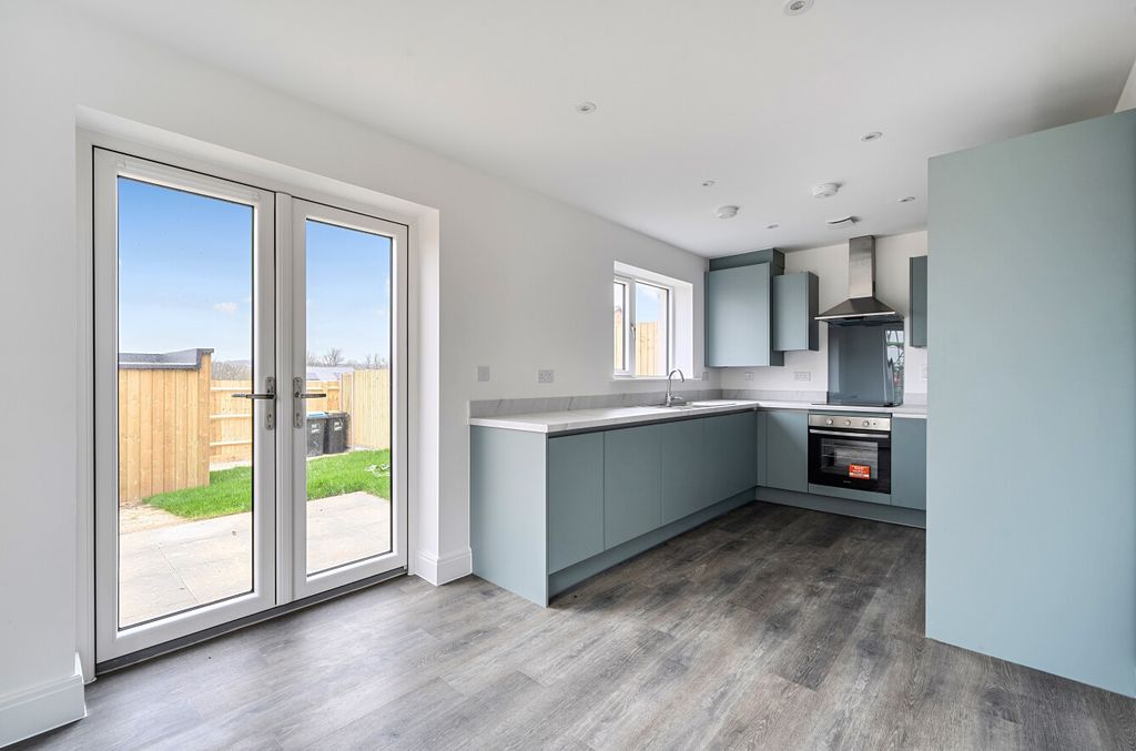 Property photo 2 of 13 1433626-17-69c2B2...