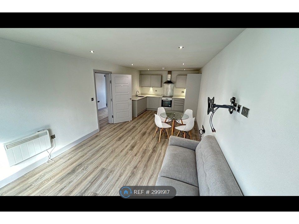 Property photo 2 of 18 Kitchen / Living Room