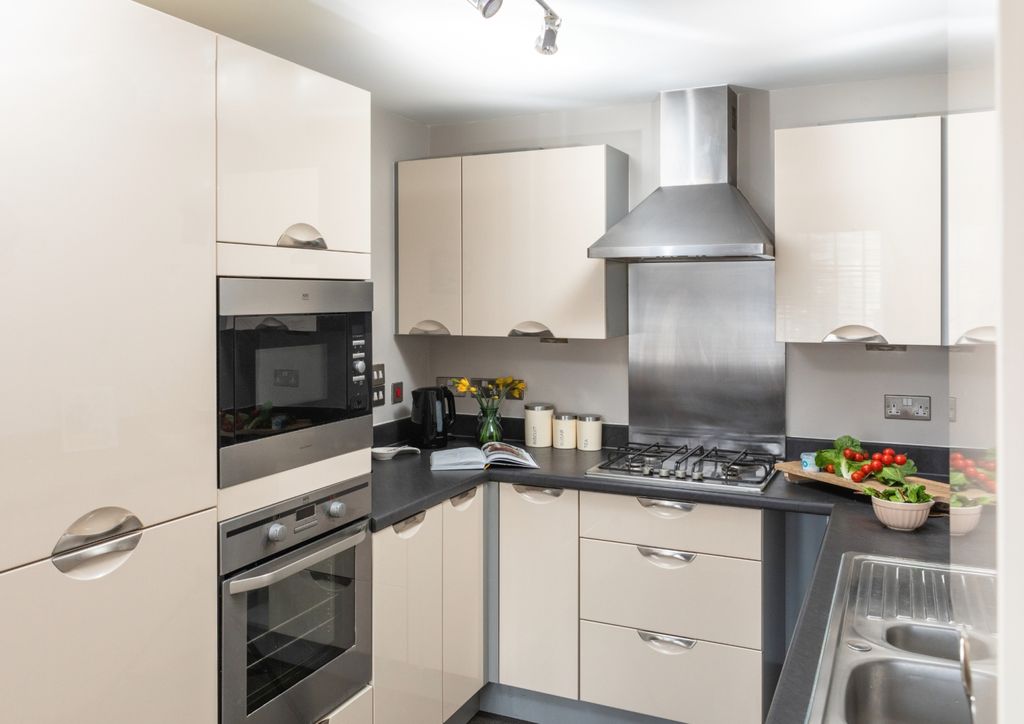Property photo 3 of 10 14