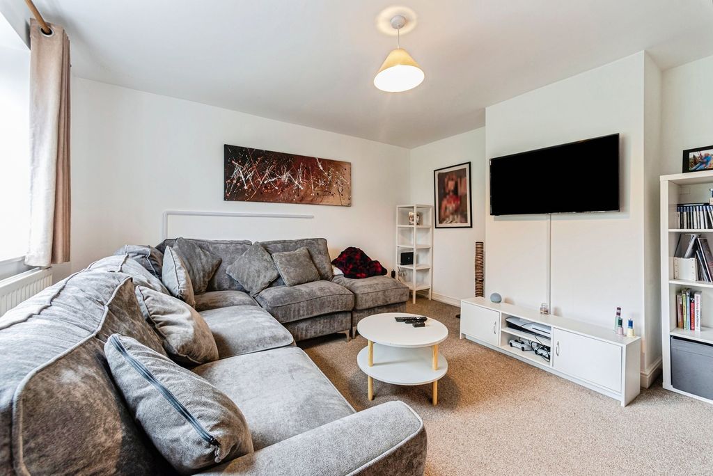 Property photo 2 of 26