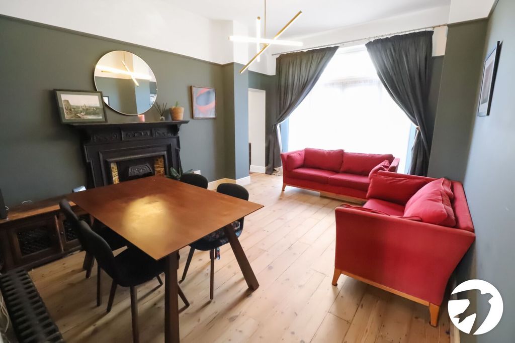 Property photo 2 of 34 Picture No. 14