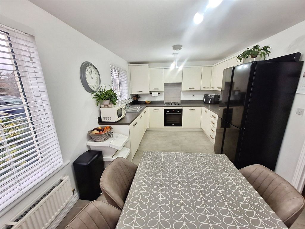 Property photo 3 of 14 Kitchen Dining Room