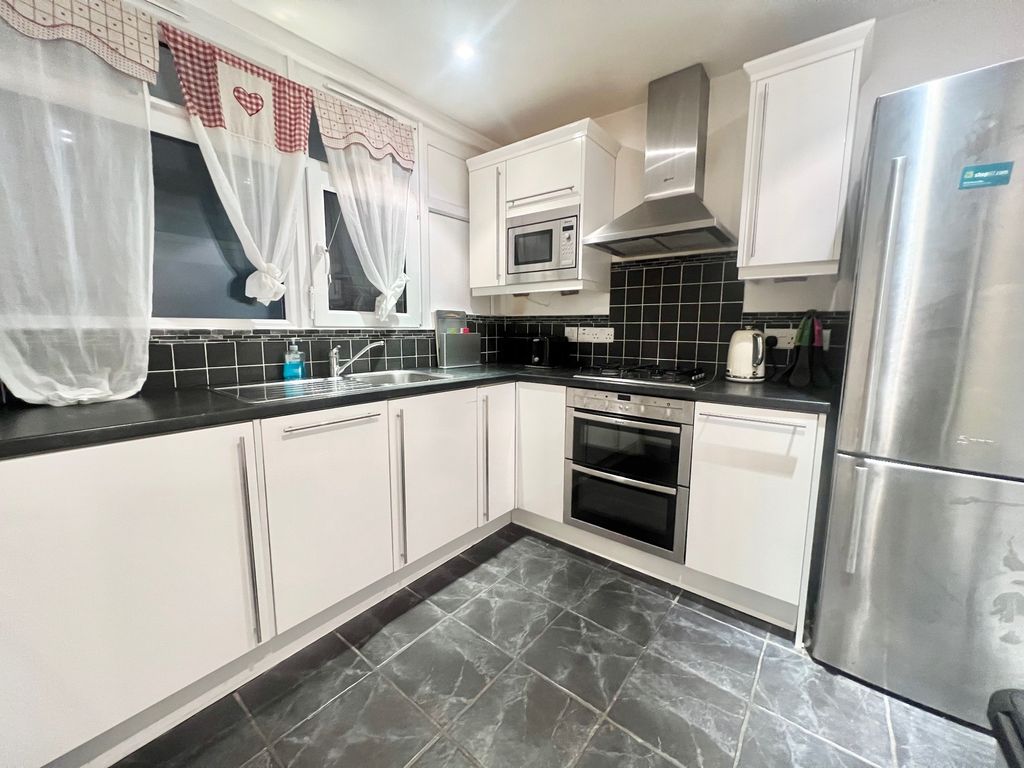 Property photo 3 of 9 Photo 1