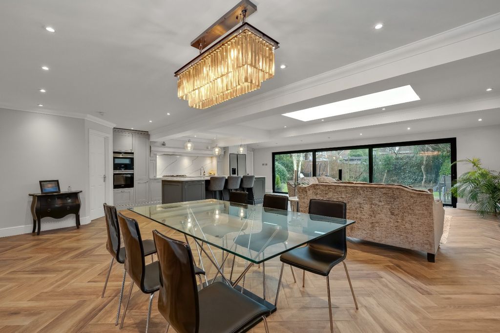 Property photo 2 of 15 Kitchen/Dining Room