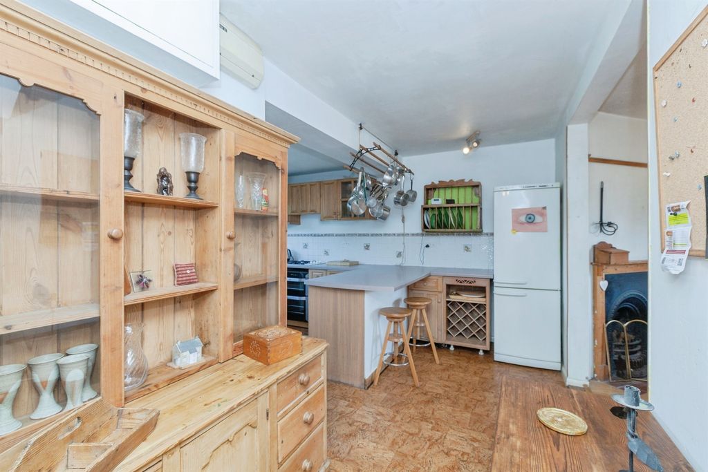 Property photo 2 of 20