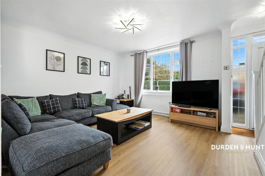 Property photo 2 of 12 Grosvenor Drive