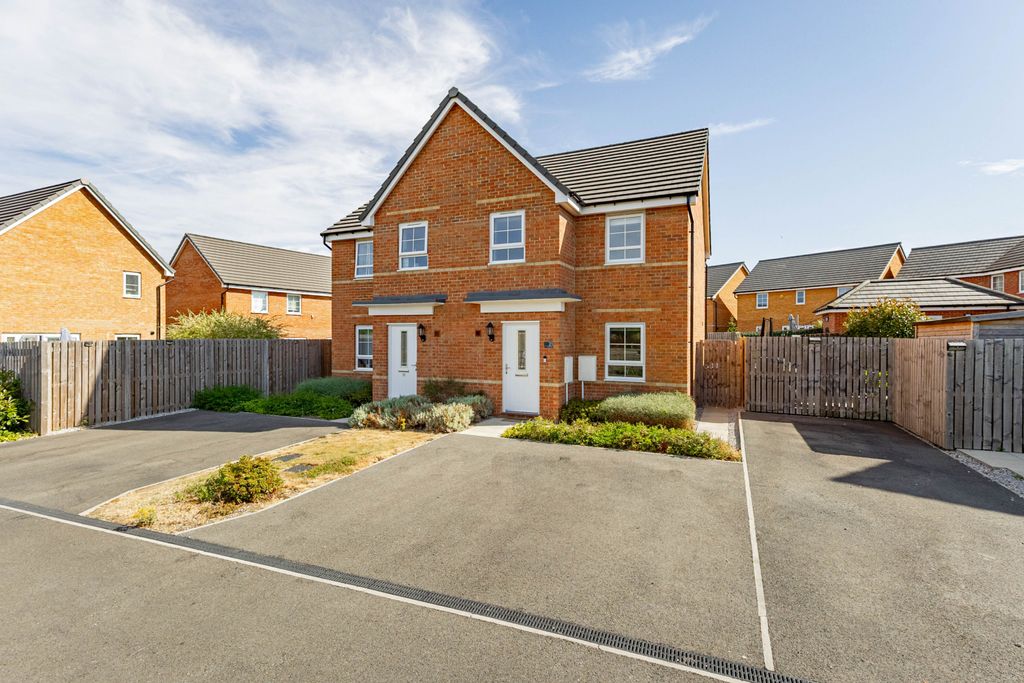 Property photo 1 of 19 3 Bedroom Semi Detached For Sale