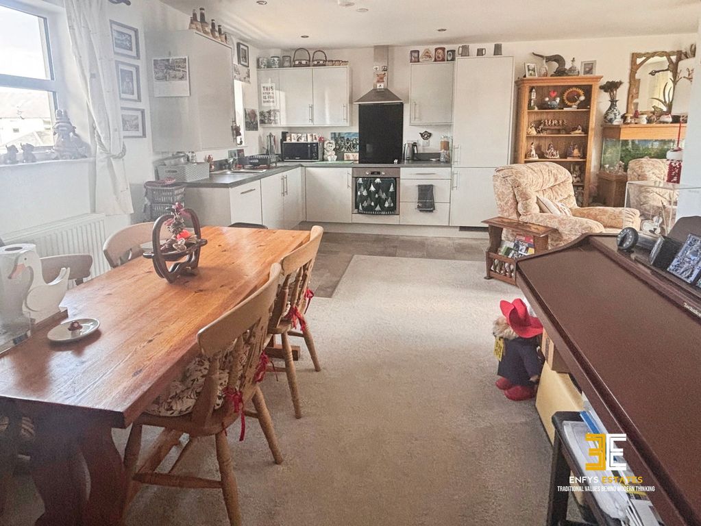 2 bed flat for saleTrinity Apartments, Trinity Avenue, Llandudno LL30 photo 4