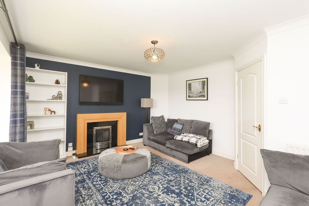 Property photo 3 of 27