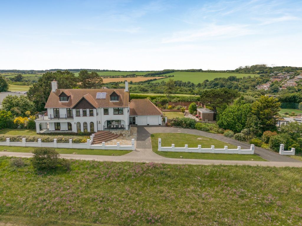 Property photo 1 of 22 Pentire House