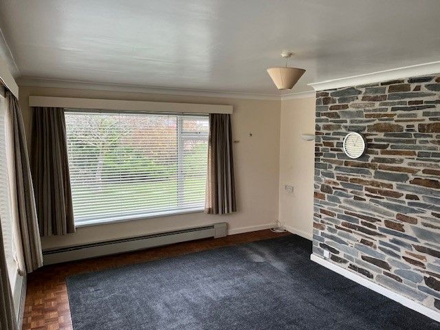 Property photo 3 of 23 Lounge