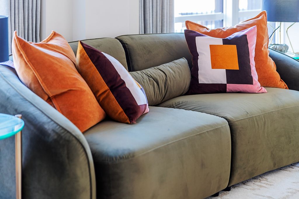 Property photo 3 of 37 Stukeley_Street_32