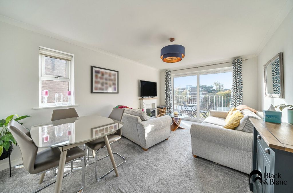 Property photo 3 of 16 Living Room