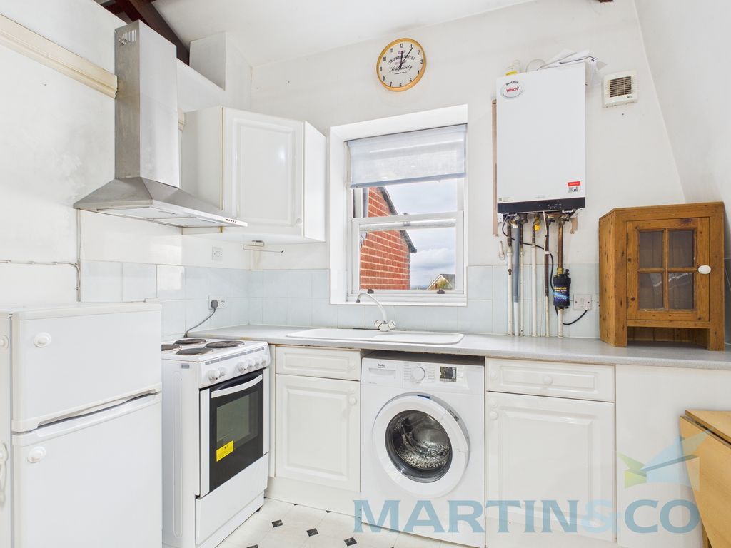 Property photo 1 of 6 Kitchen