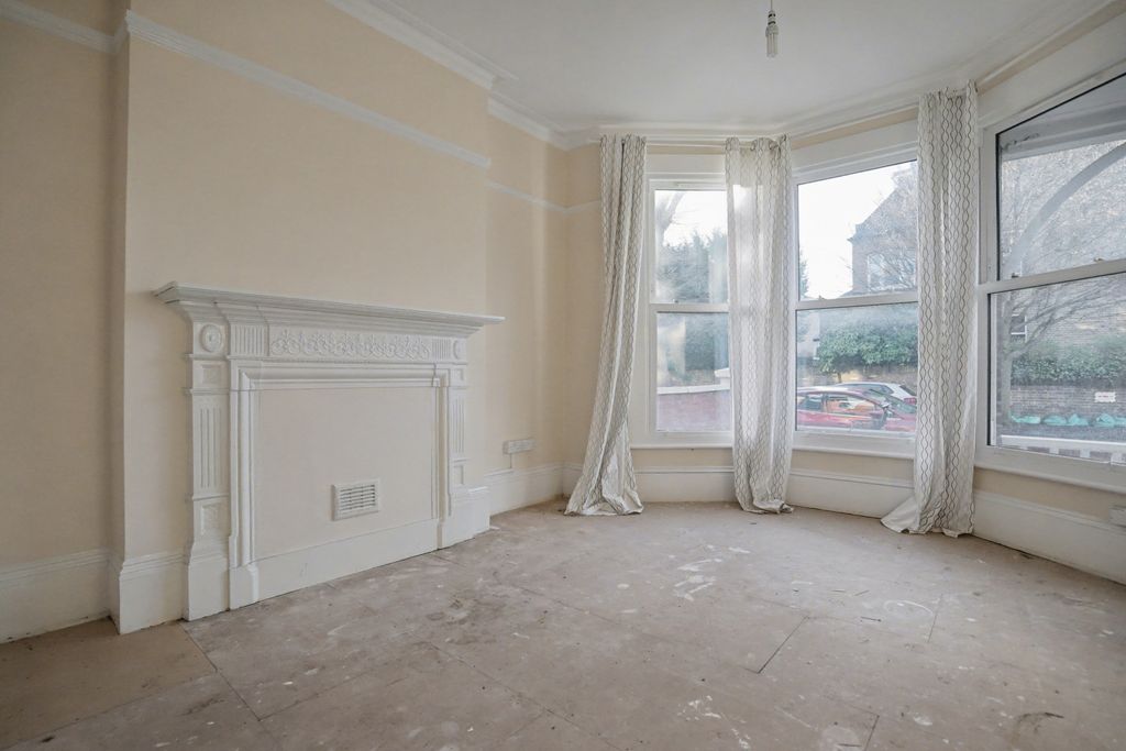 Property photo 2 of 14 Flat 1, 104 Goldsmith Avenue, Acton, London, W3 6Hw