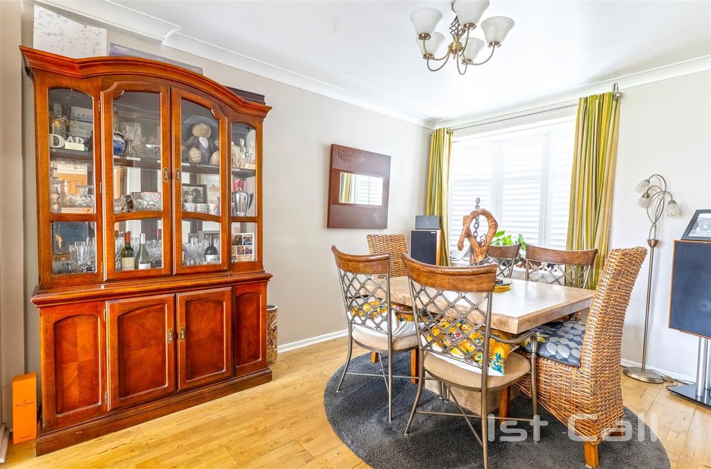 Property photo 3 of 19 Dining Area