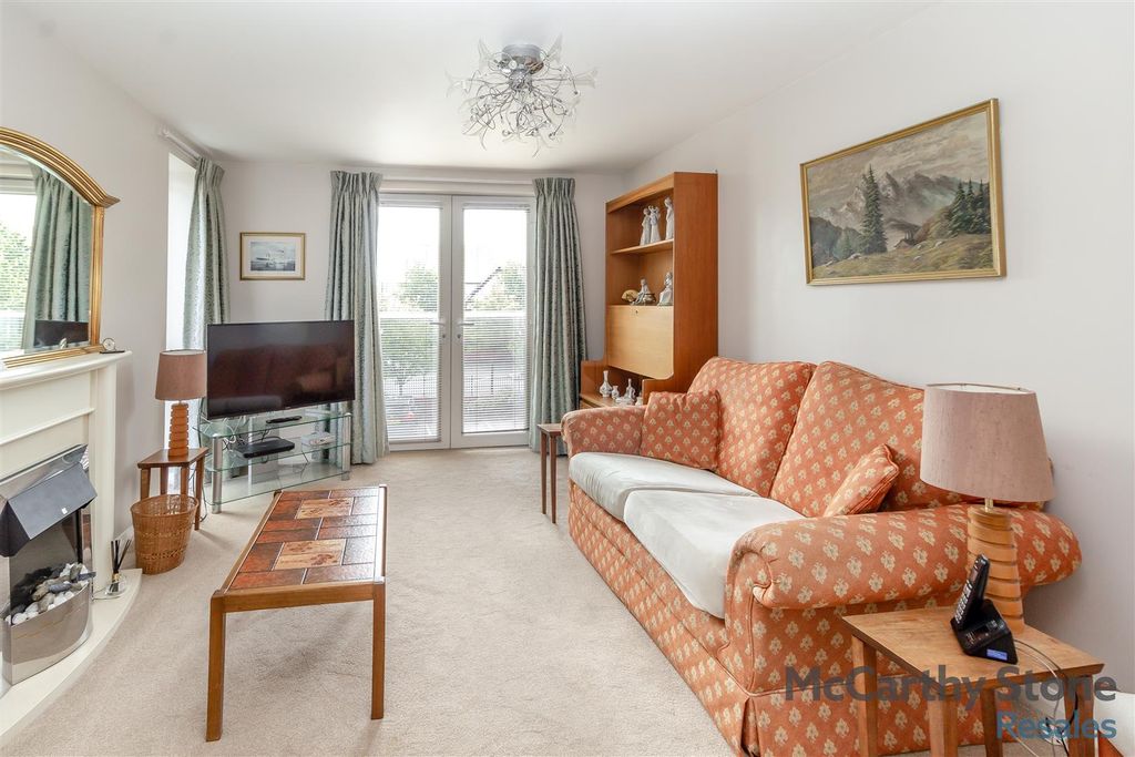 Property photo 2 of 18 8653723-Interior02.Jpg