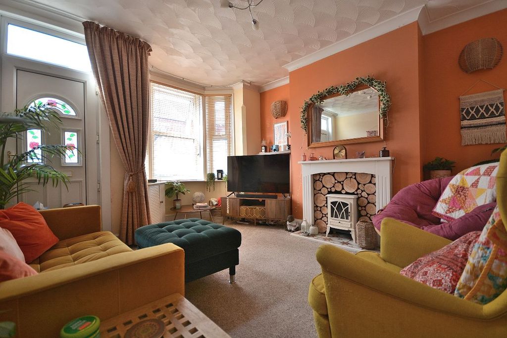 Property photo 2 of 21