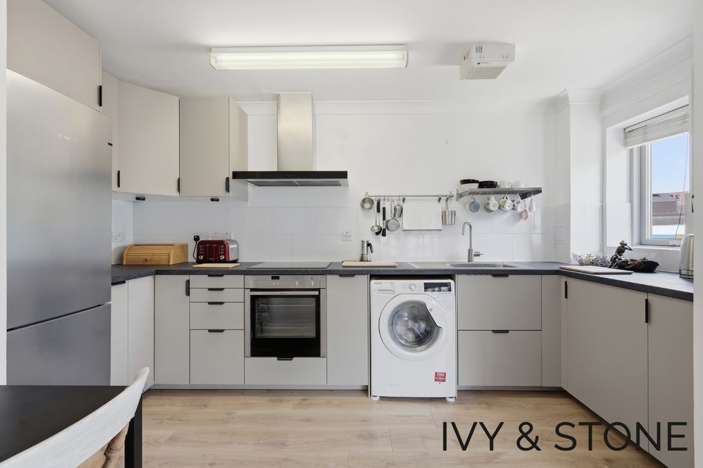 Property photo 2 of 12 5286471