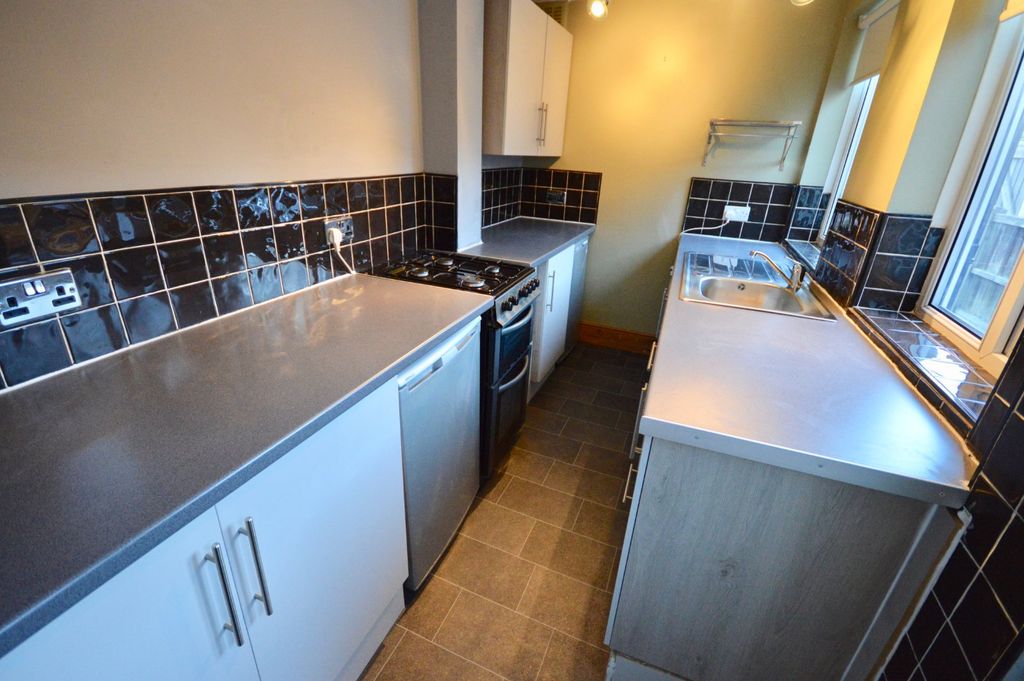 Property photo 2 of 12 Picture No. 27