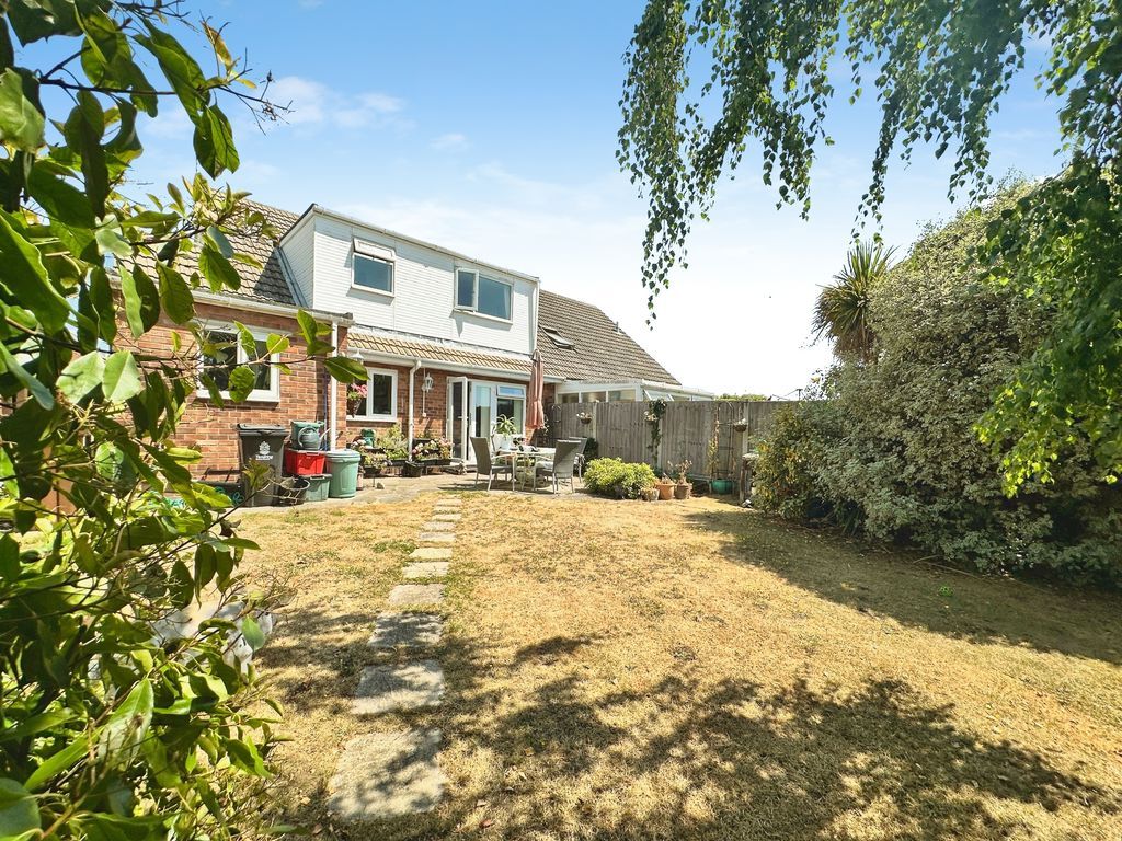 Property photo 1 of 25 Pyfleet Close