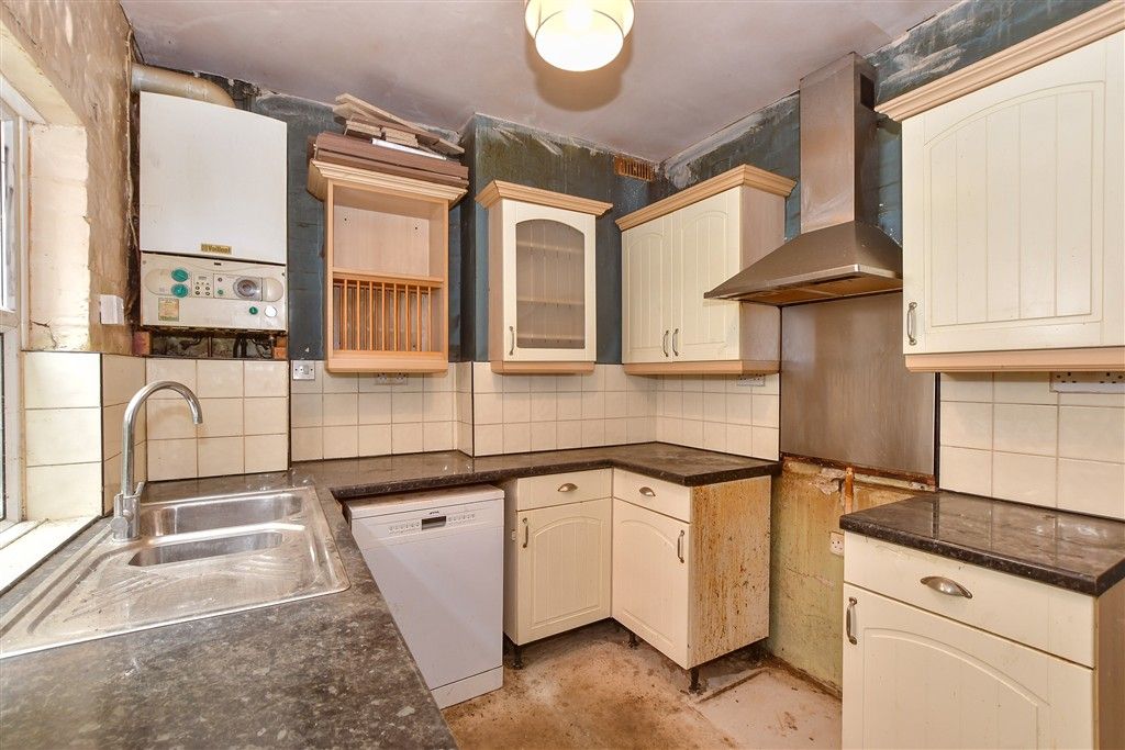 Property photo 2 of 9 Kitchen
