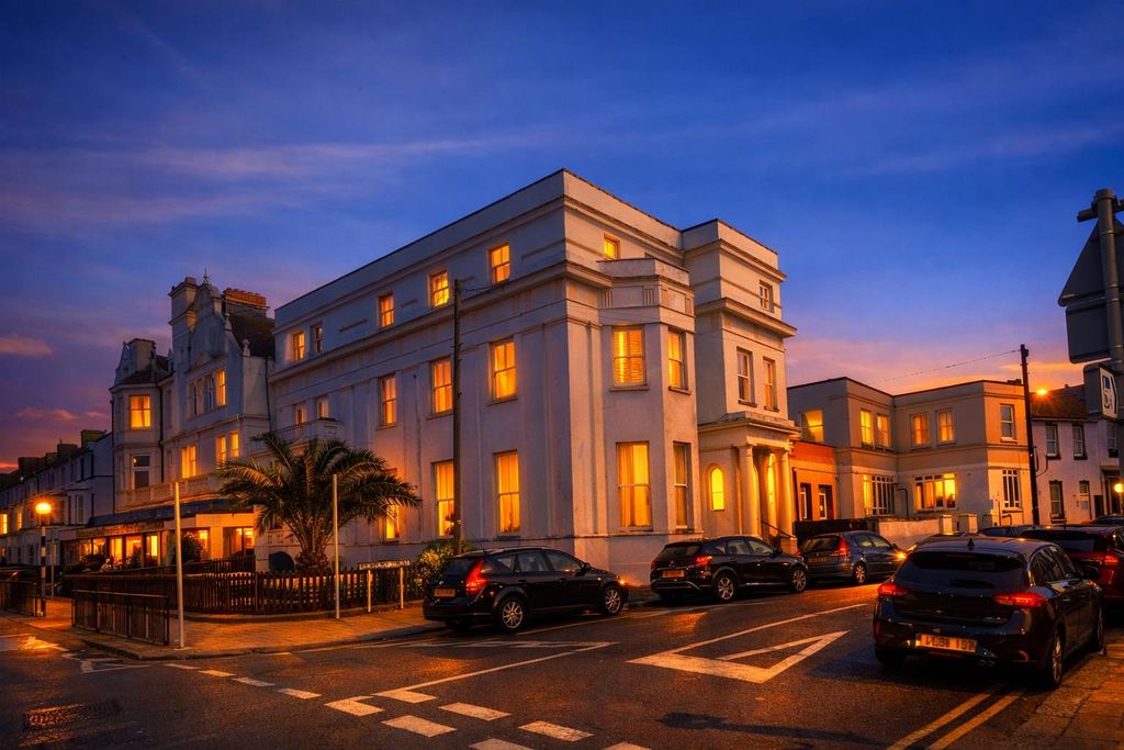 Property photo 1 of 14 97883.Png